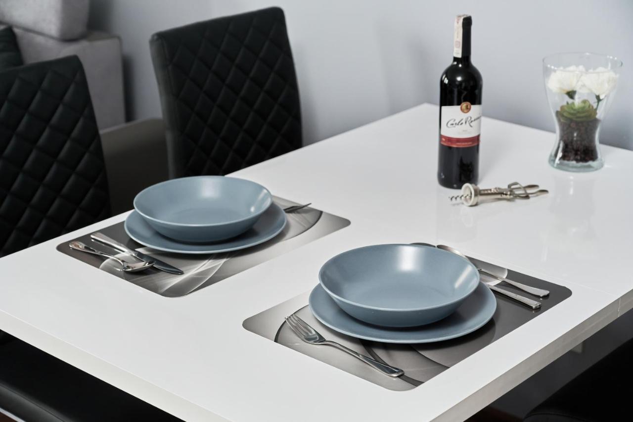Apartments Wroclaw Jana Pawla II With Free Parking Wroclaw By Noclegi Renters ภายนอก รูปภาพ