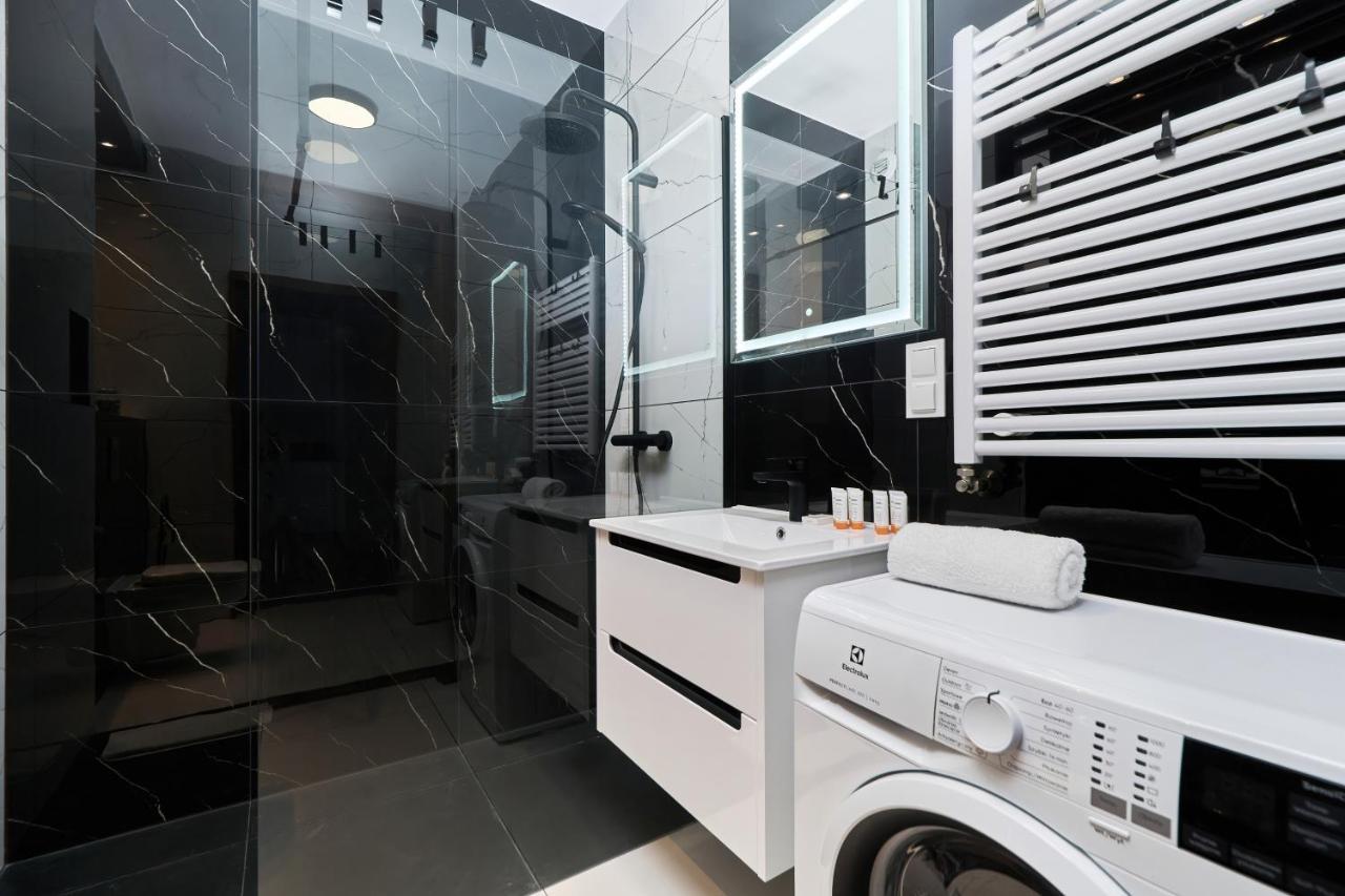 Apartments Wroclaw Jana Pawla II With Free Parking Wroclaw By Noclegi Renters ภายนอก รูปภาพ
