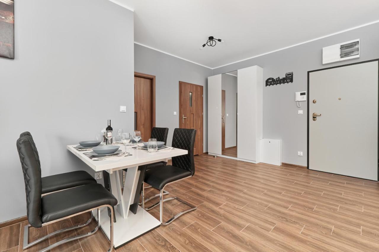 Apartments Wroclaw Jana Pawla II With Free Parking Wroclaw By Noclegi Renters ภายนอก รูปภาพ